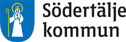 Södertälje kommuns logotyp. Södertälje kommun i svart med en blå sköld till vänster. I den blåa skölden visas en herde klädd i vitt.